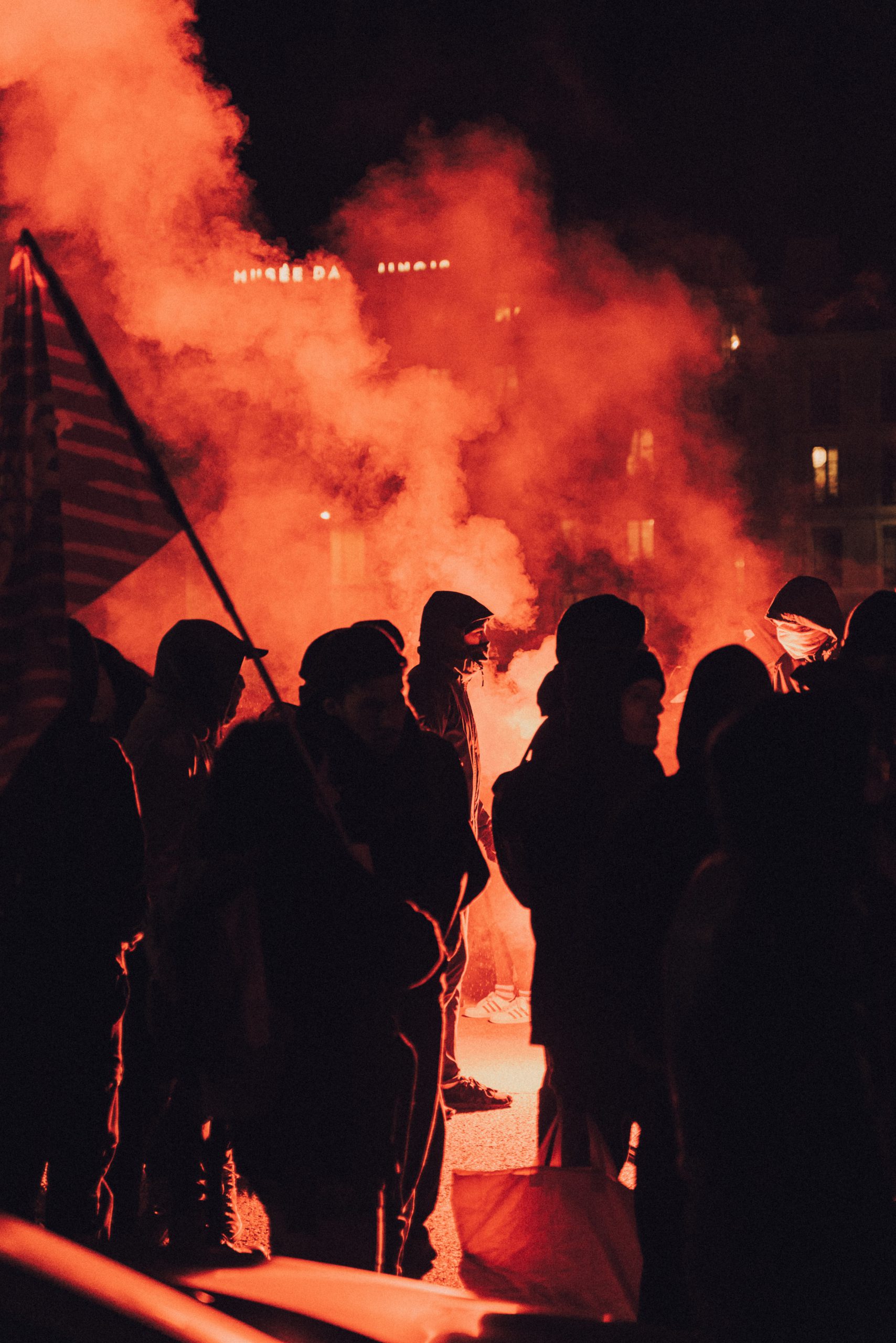 foto van rellen bij artikel over groepsaansprakelijkheid