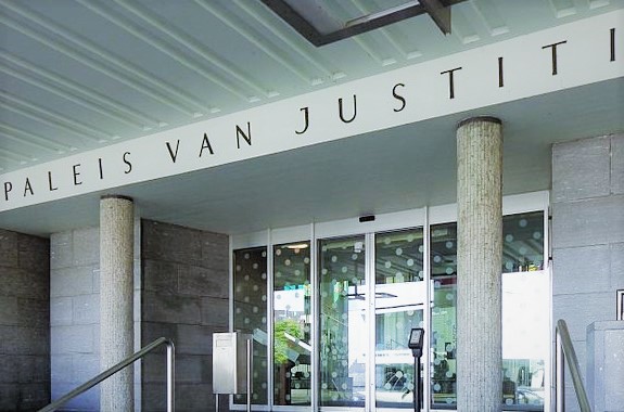 ingang paleis van justitie arnhem